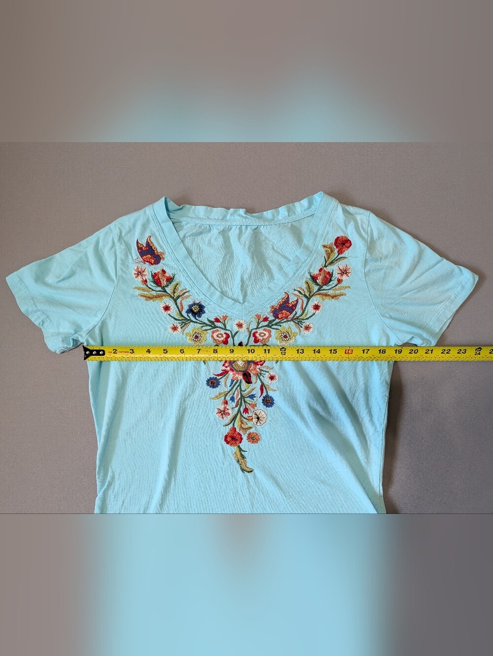 Embroidered V-Neck Floral Tee Medium M Light Blue Cotton Lightweight Feminine - Picture 7 of 7